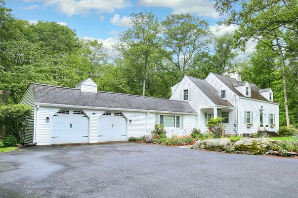 Attached, Exterior, Facade, Cape Cod