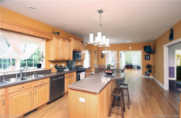Chandelier, Dining room, Interior, Kitchen, Pendant Lights, Recessed Lighting, Wood Texture Flooring