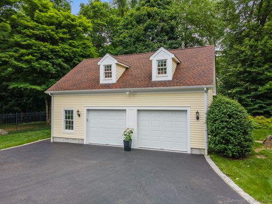 Attached, Exterior, Facade, Cape Cod