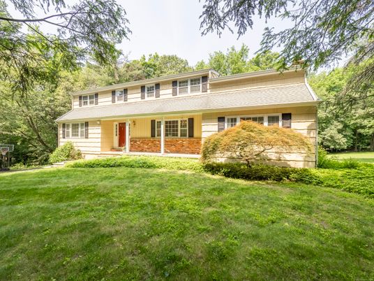 Backyard, Exterior, Facade, Brick Facade, American Foursquare