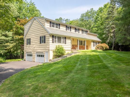 Attached, Exterior, Facade, Brick Facade, Raised Ranch