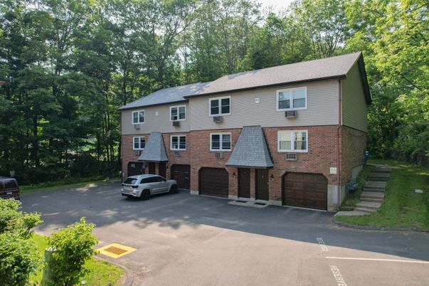 Attached, Exterior, Facade, Brick Facade, Georgian