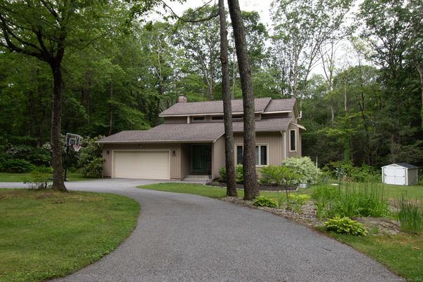 Attached, Exterior, Facade, Ranch