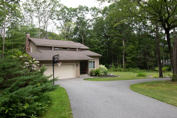 Attached, Backyard, Exterior, Facade, Split Level
