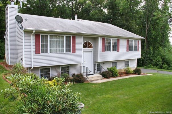 Exterior, Facade, Raised Ranch