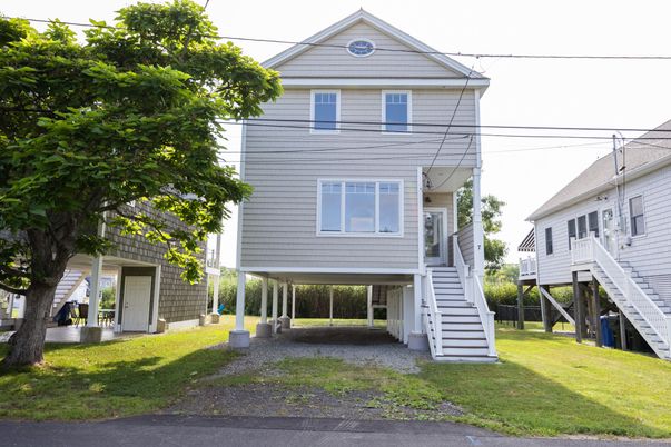Backyard, Exterior, Facade, American Foursquare