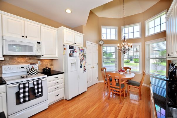 Chandelier, Dining room, Interior, Kitchen, Recessed Lighting, Wood Texture Flooring
