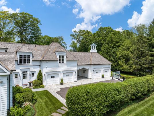 Attached, Exterior, Facade, Cape Cod