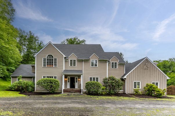 Attached, Exterior, Facade, Farmhouse