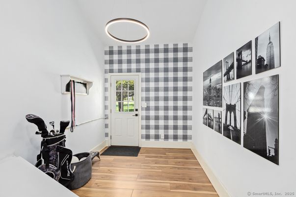 Interior, Pendant Lights, Wood Texture Flooring