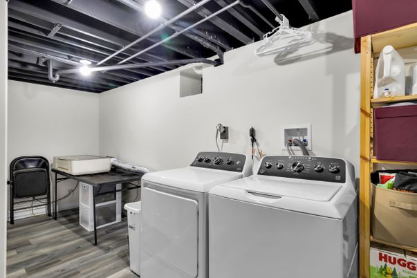 Interior, Utility Closets, Washer, Wood Texture Flooring