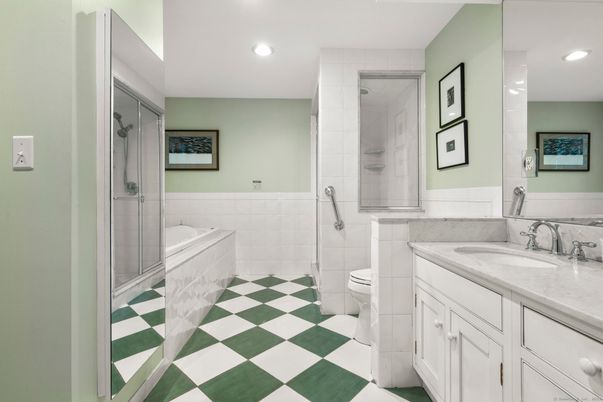 Bathroom, Interior, Recessed Lighting
