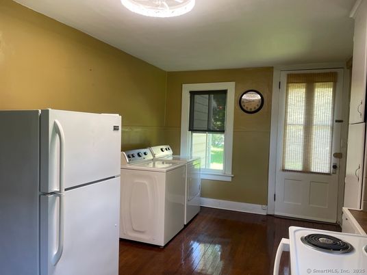 Interior, Washer, Wood Texture Flooring