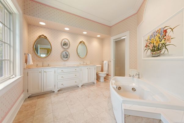 Bathroom, Dual Sink Vanities, Interior, Recessed Lighting