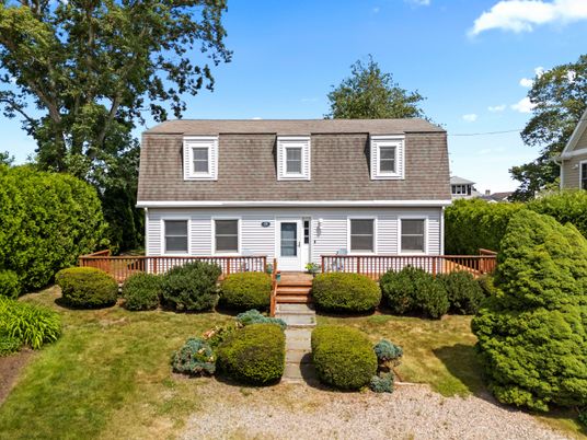 Exterior, Facade, Cape Cod