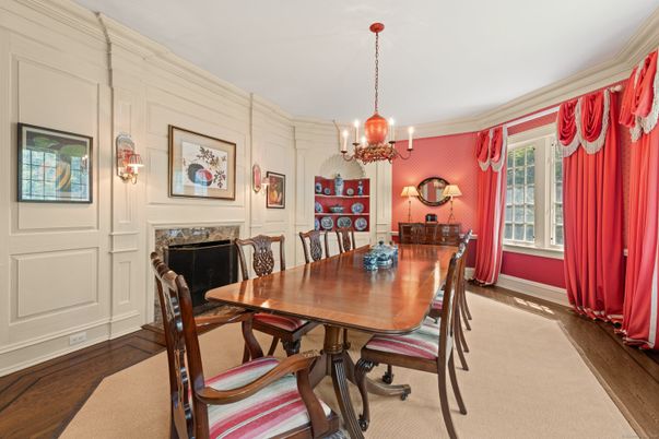 Chandelier, Dining room, Fireplace, Interior, Pendant Lights