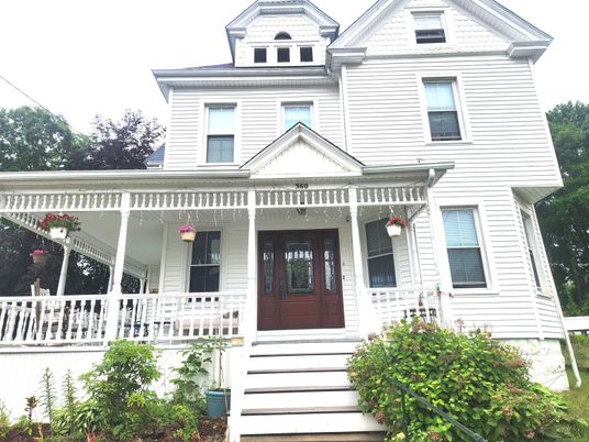 Exterior, Facade, Queen Anne Victorian