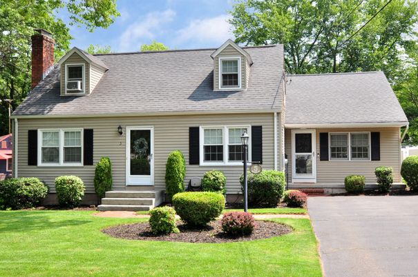 Exterior, Facade, Cape Cod