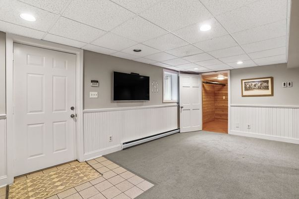 Empty room, Interior, Recessed Lighting, Wooden Walls