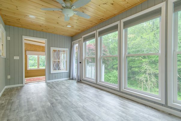 Empty room, Interior, Recessed Lighting, Wooden Ceilings, Wood Texture Flooring