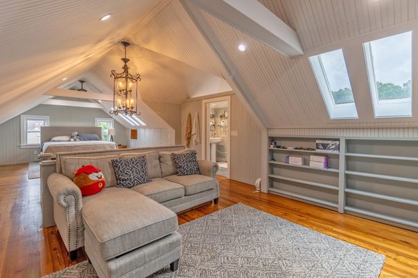 Interior, Living room, Pendant Lights, Recessed Lighting, Wood Texture Flooring