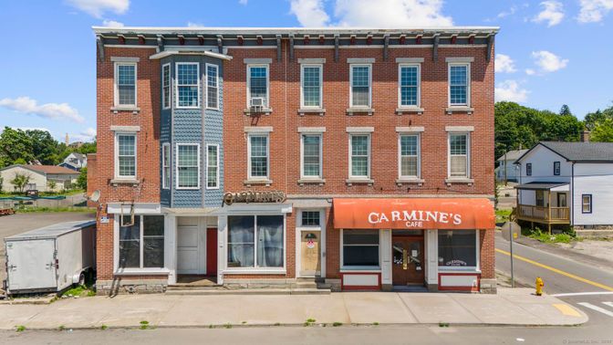 Exterior, Facade, Brick Facade, Rowhouse