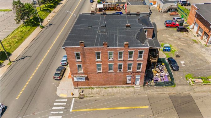 Exterior, Drone