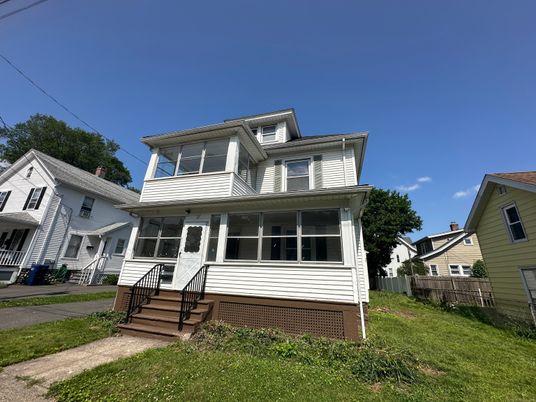 Exterior, Facade, American Foursquare
