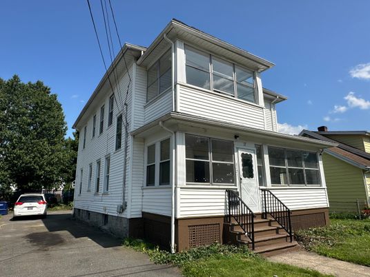 Exterior, Facade, American Foursquare