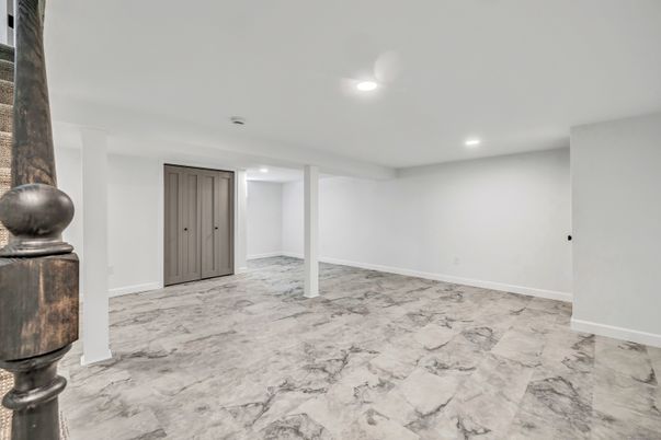 Empty room, Interior, Marble, Recessed Lighting