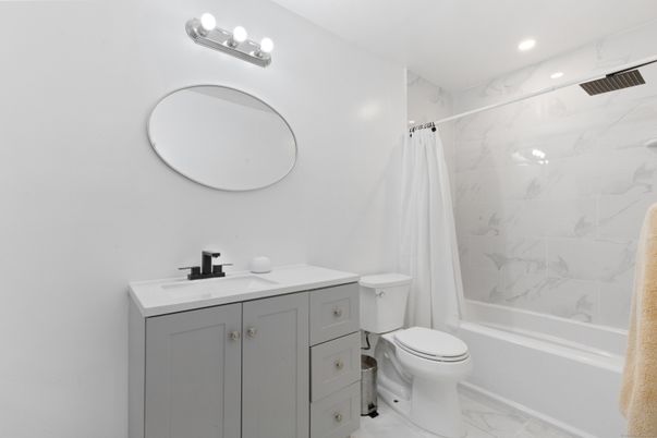 Bathroom, Interior, Marble, Marble Walls, Recessed Lighting