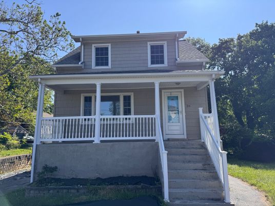Exterior, Facade, American Foursquare