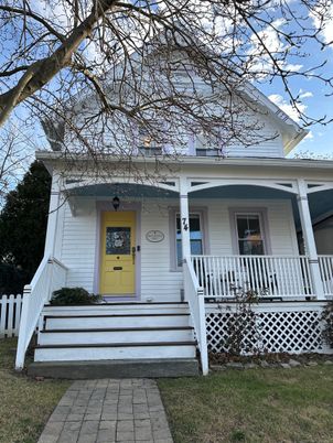 Exterior, Facade, American Foursquare
