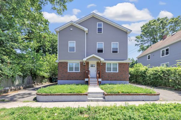 Exterior, Facade, Brick Facade, American Craftsman