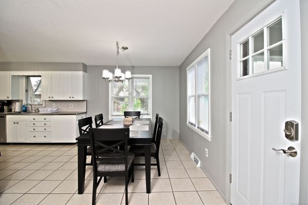 Chandelier, Dining room, Interior, Kitchen