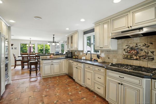 Dining room, Interior, Kitchen, Pendant Lights, Recessed Lighting, Stainless Steel Appliances