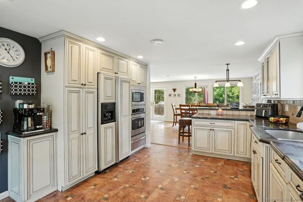 Dining room, Interior, Kitchen, Pendant Lights, Recessed Lighting, Stainless Steel Appliances