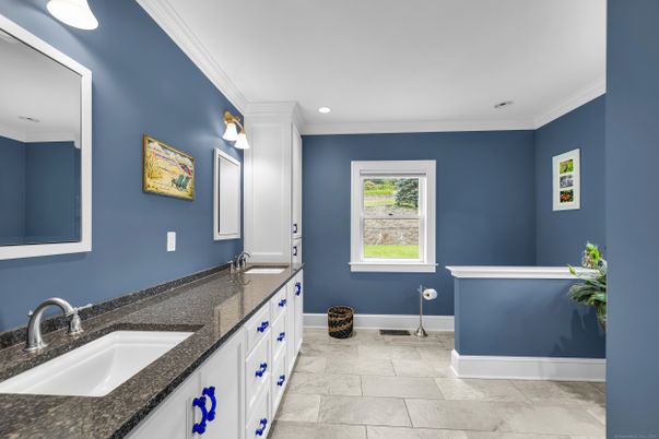 Bathroom, Dual Sink Vanities, Interior, Recessed Lighting