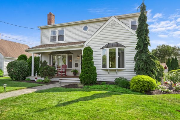 Exterior, Facade, Queen Anne Victorian