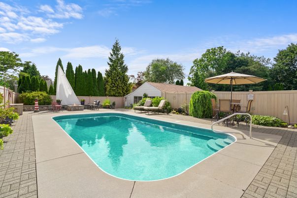 Exterior, Pool