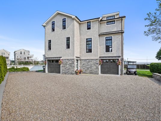 Attached, Exterior, Facade, Rowhouse
