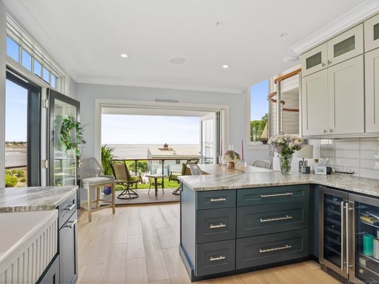 Interior, Kitchen, Recessed Lighting, Water, Wood Texture Flooring
