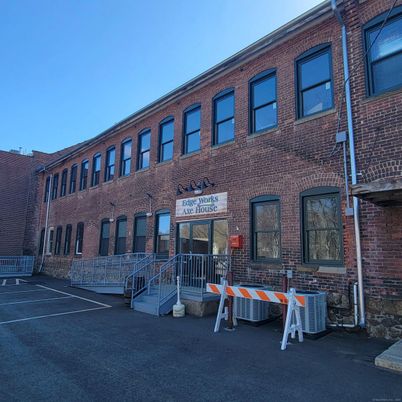 Exterior, Facade, Brick Facade, Rowhouse
