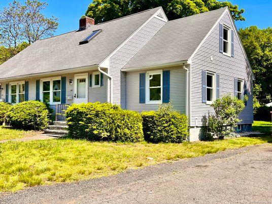 Exterior, Facade, Cape Cod