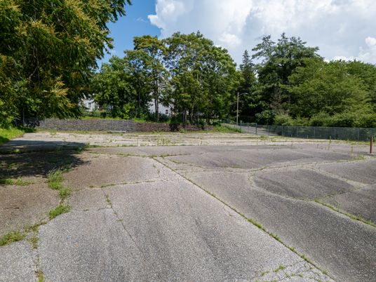 Exterior, Tennis Courts