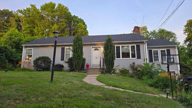 Exterior, Facade, Cape Cod