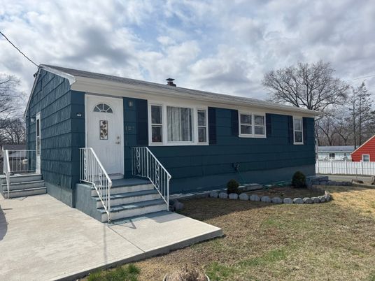 Exterior, Facade, Cape Cod