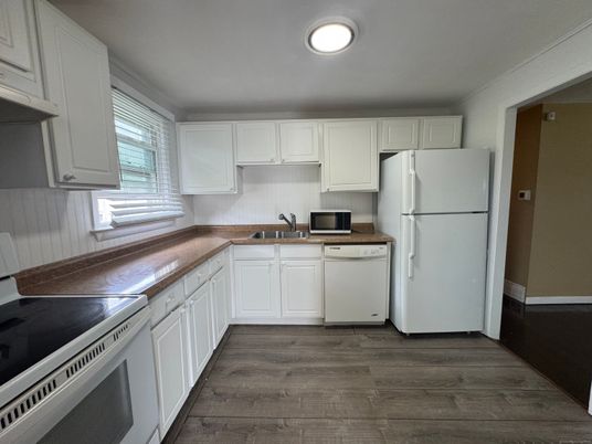 Interior, Kitchen, Recessed Lighting, Wood Texture Flooring