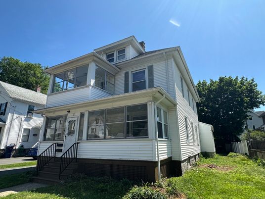 Exterior, Facade, American Foursquare