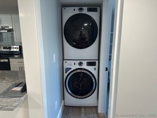 Interior, Utility Closets, Washer, Wood Texture Flooring